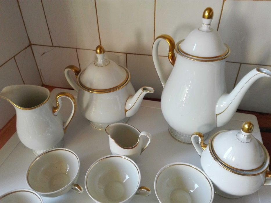 Немски сервиз за чай , попивателна  и чепкало за вълна.