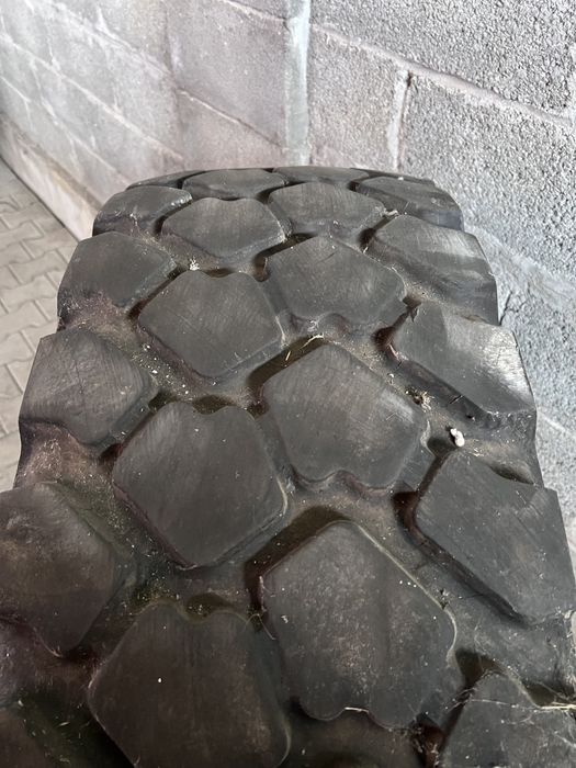 Гуми 365/85R20