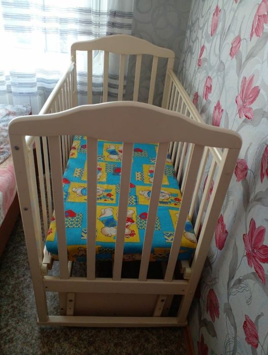 Продам детскую кроватку маятник