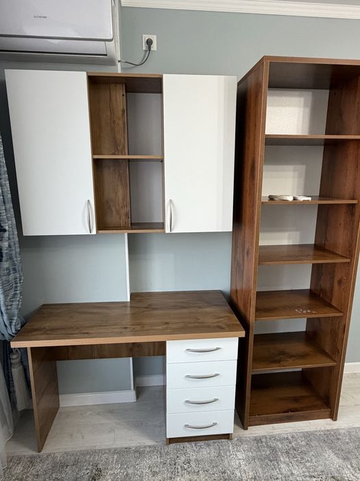 Стол для учебы/ для работы