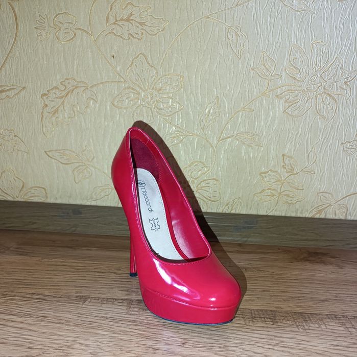 Новые красивые туфли