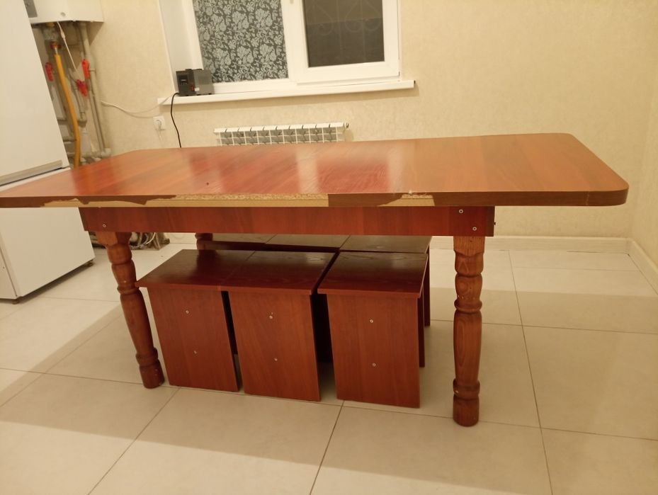 Продам стол с табуретками