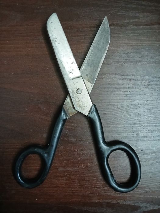 Ножница большая.