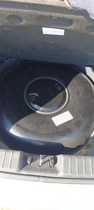 Hyunda i30 1.4 бензин мисля че мотора е за лагери ..