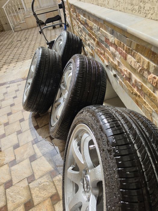 Продам диски R17 с резиной
