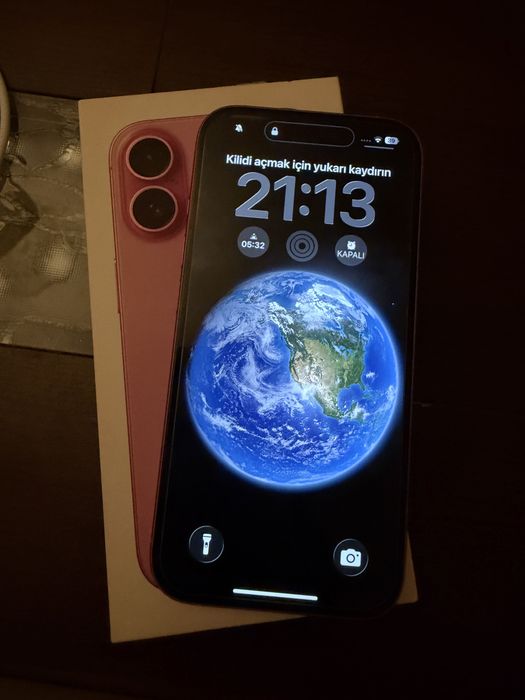 Продавам iPhone 16 – Прекрасен Розов Цвят (Pink)
