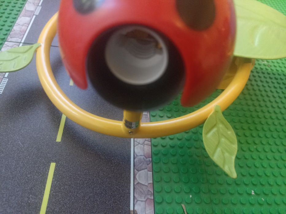 Vând lustra buburuze