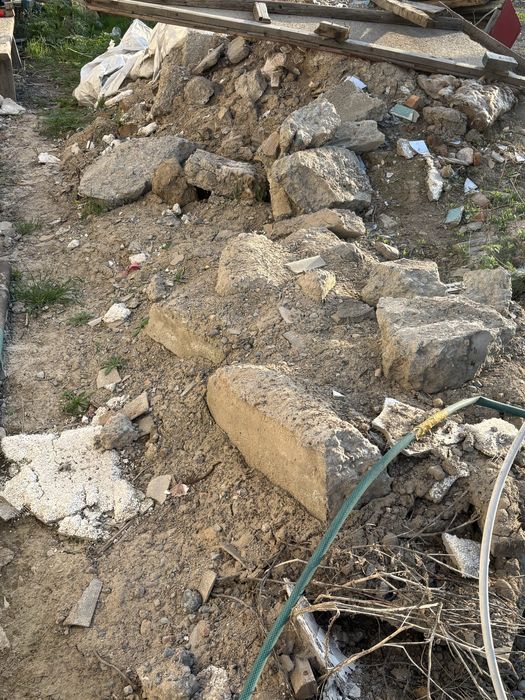 Отдам даром грунт / бетон