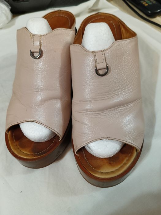 Обувь женская и одежда