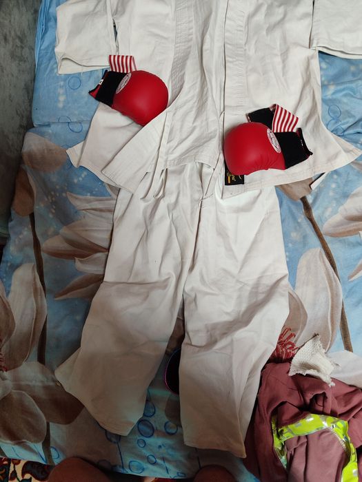 Кимоно и перчатки