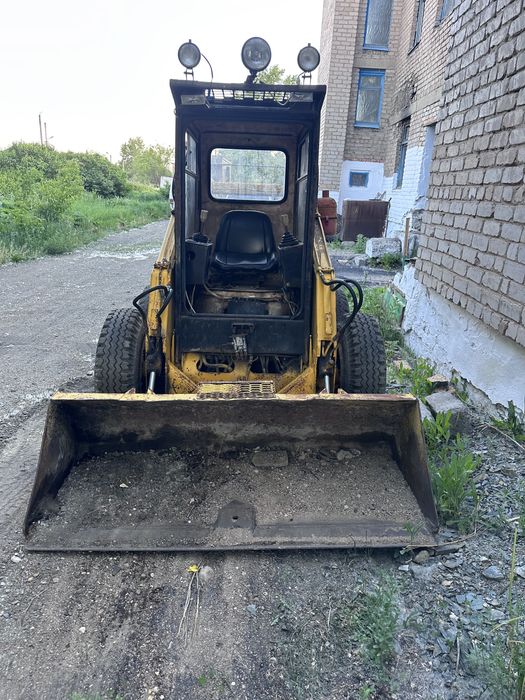 Мини погрузчик Unc 060