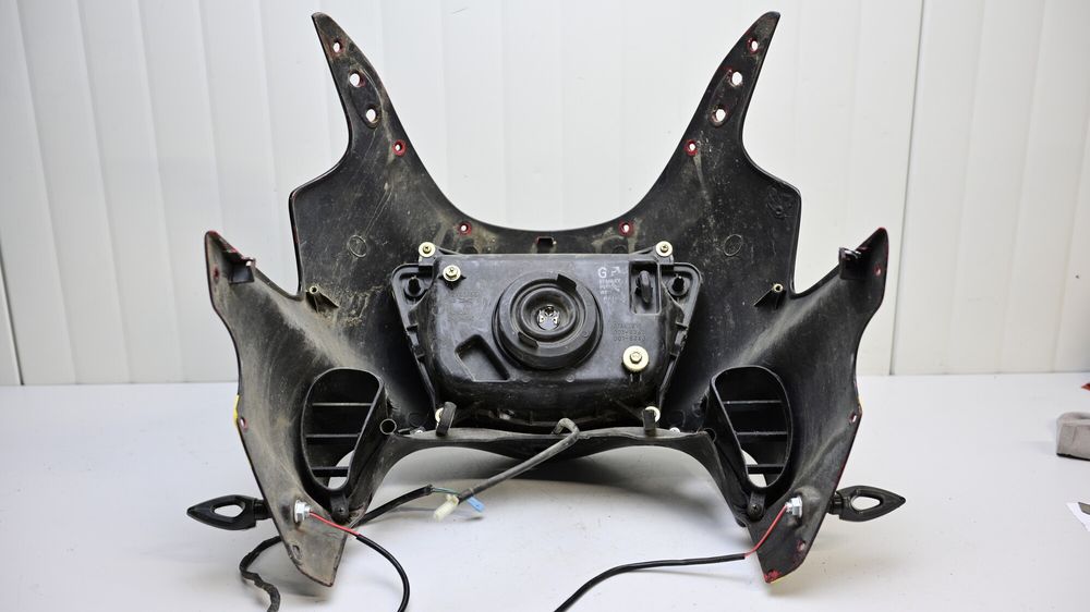 Far Cu Carena Fata Grile Si Semnalizari Honda CBR600F F4 PC35 1999 -