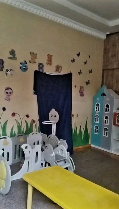 Продаётся офис в Алмазарском районе, действующий как детский сад.