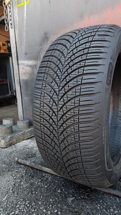 1брой всесезонна гума 225/50/17 GoodYear Vector 4 Season