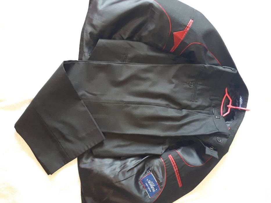 Продаю костюм тройка