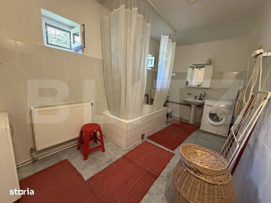 Casa de vanzare, 5 camere si un teren de 500 mp