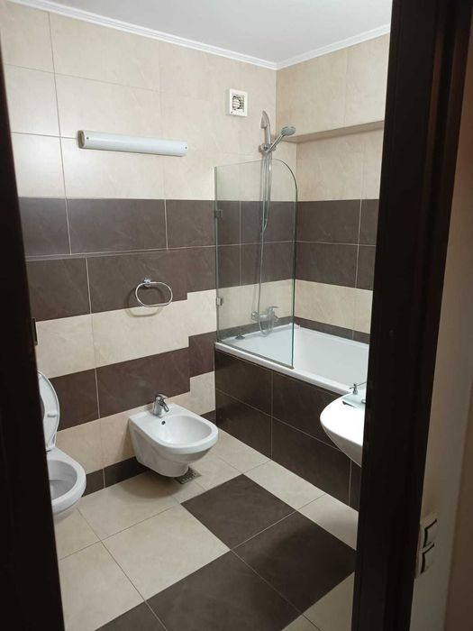 Inchiriez apartament 3 camere in bloc Ucatana, strada Narciselor 33