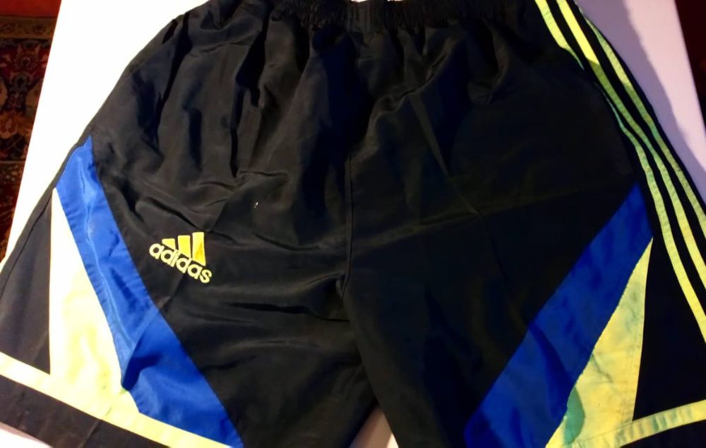 Спортен екип, шорти и фанелка Adidas, размер L/XL  (15 UK)