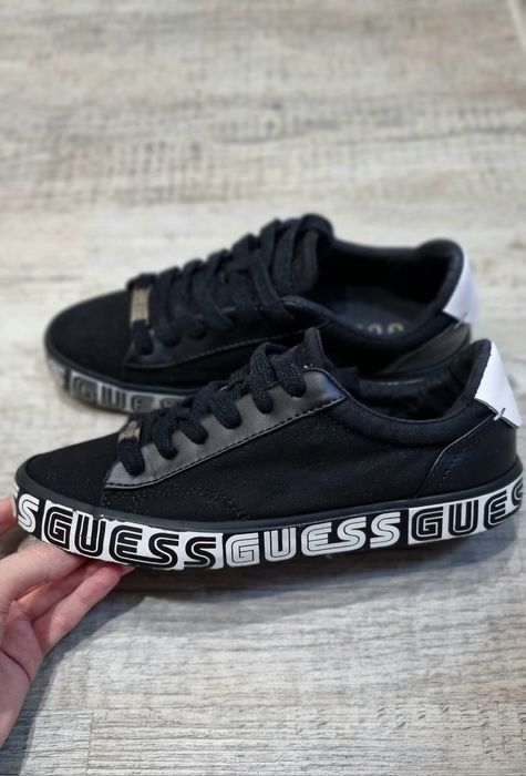 Спортни обувки Guess