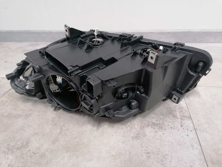 Far stanga dreapta BMW Seria 5 F10 F11 Bi Xenon Impecabil
