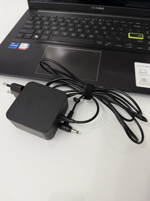 Laptop Asus Vivobook 15, i7-1165G7, OLED, 8GB RAM, 512GB SSD, Iris Xe