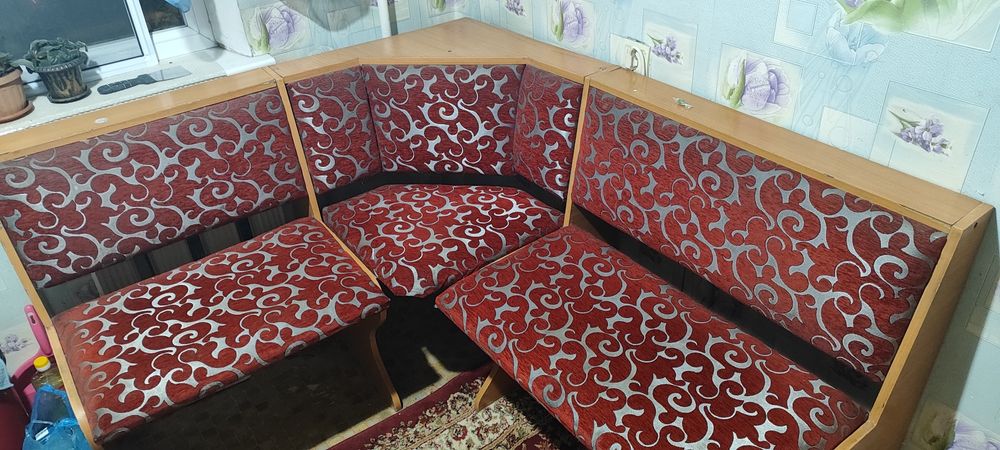 Продам кухонный уголок со столом