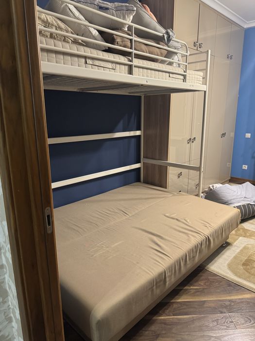 Диван с двухярусной кроватью