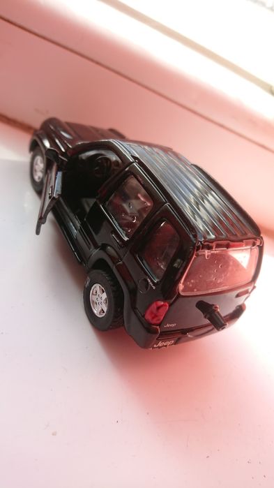 Количка Maisto Chrysler Jeep Cherokee 1/39