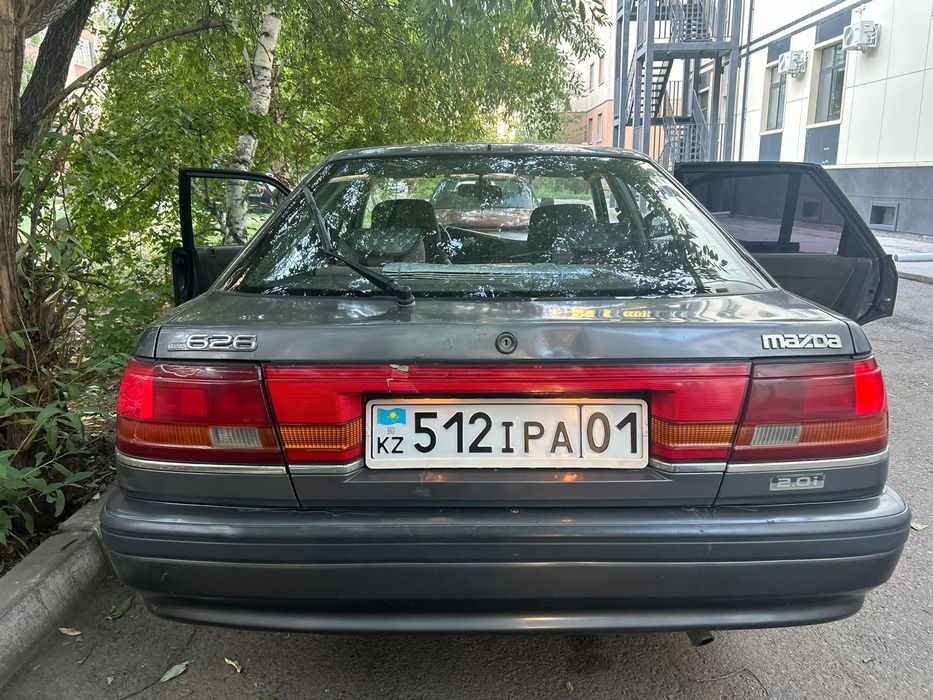 Машина Mazda 626