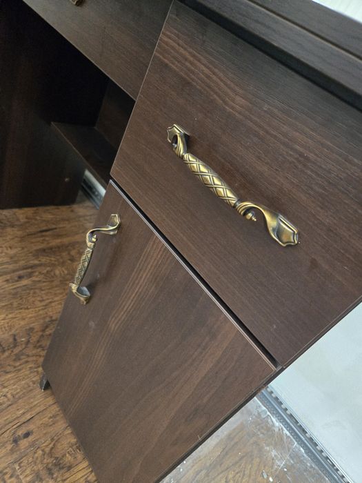 Продам туалетный столик