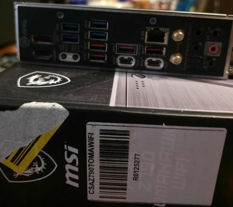Placa de baza MSI MAG Z790 TOMAHAWK WIFI - Garantie - Accesorii comple
