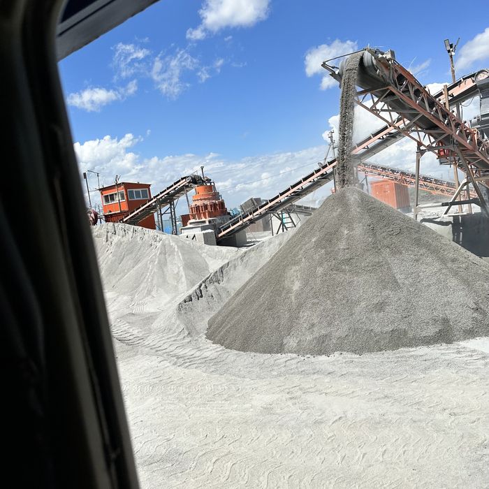 Отсев , песок , земля