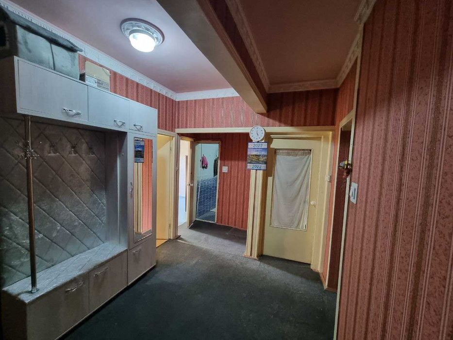 Продаю 4+1 комнатную квартиру.