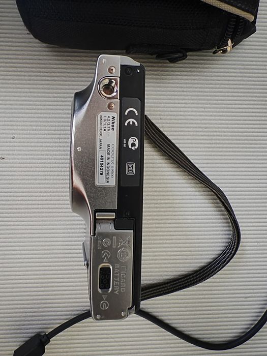 Nikon CoolPix S9500-Дигитална камера (фотоапарат) сребрист