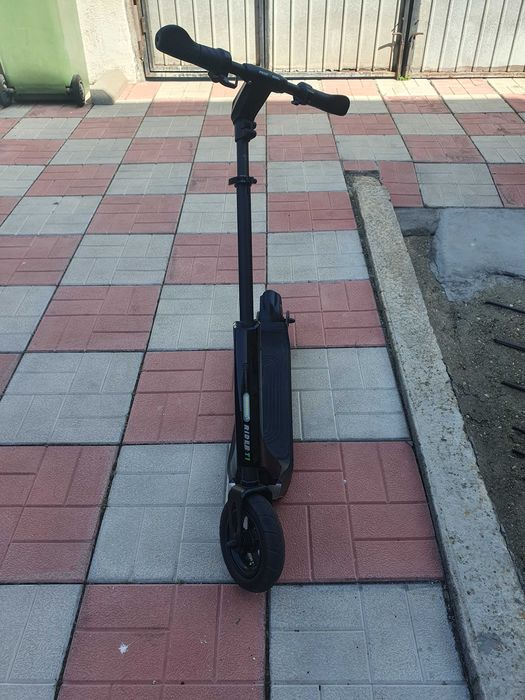 Ttrotineta electrica FreeWheel Rider T1 36V 300W roti 8 inch 3 viteze