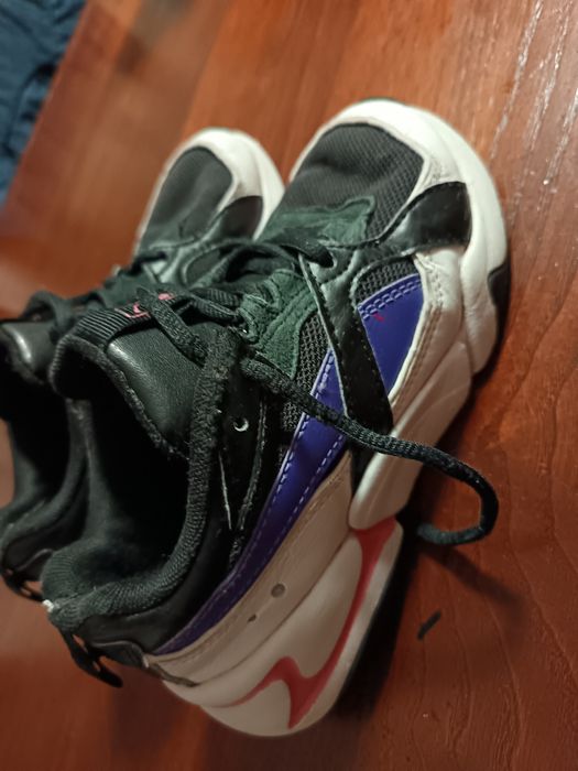 Vând papuci copi marimeai 33 și 32