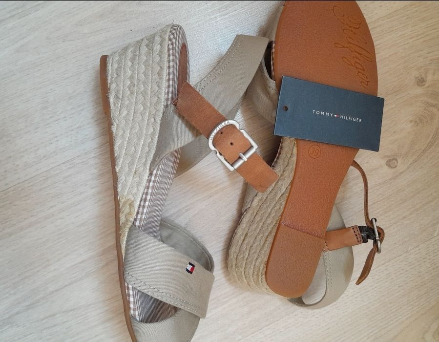 Женские босоножки немецкой компании "Томми Хилфигер", размер 39.