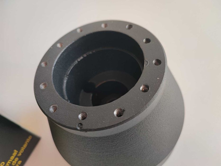 Фланец за волан БМВ Е30 Е34 Е28 Италиански Luisi главина BMW E34 E30