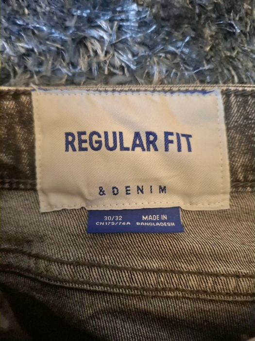 Мъжки сиви дънки.