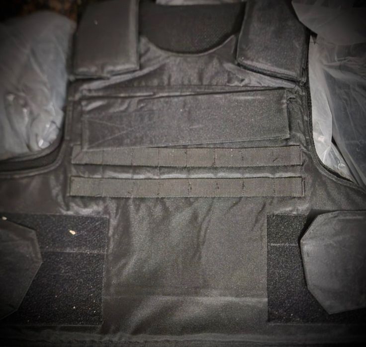 Жилетки, бронежилетки