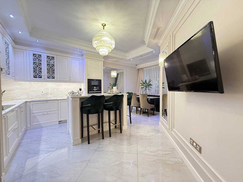 ор-р: Текстильная больница
4/0-1/9 (дуплекс)
164 м² (кирпичный дом)