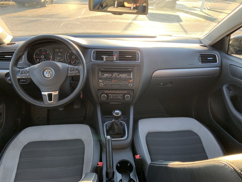 VOLKSWAGEN Jetta 2012 — imagine 23