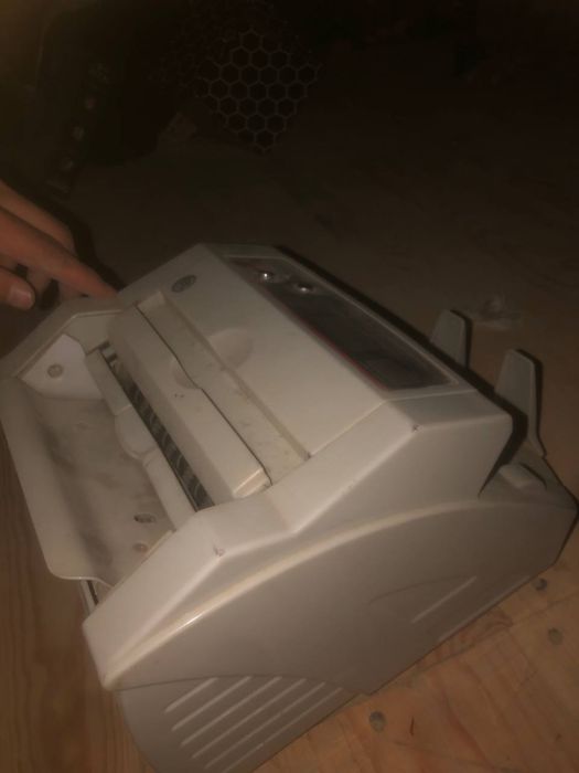 Pul sanaydigan aparat sotiladi