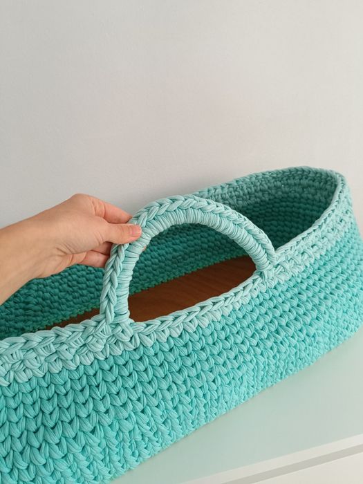 Плетен кош за бебе