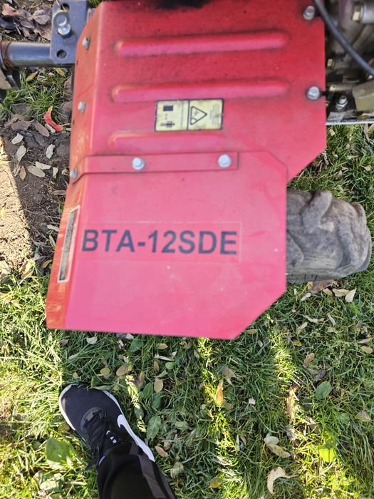 Vând motocultor Bisonte BTA-12SDE
