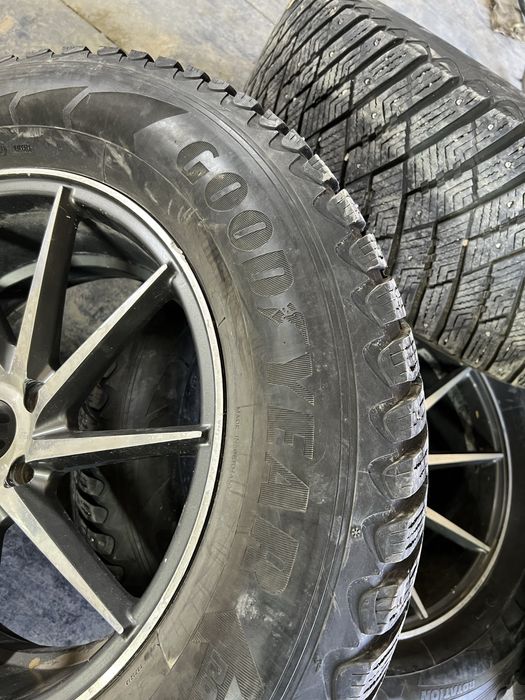 Продам ксплект дисков с шинами