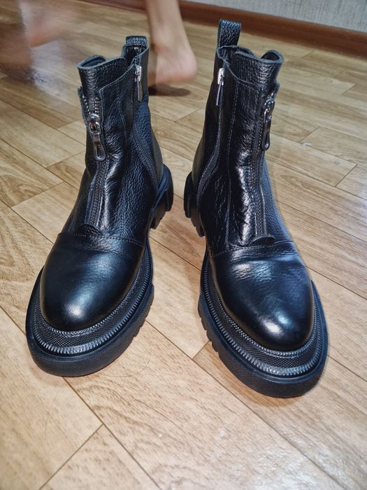Продам зимние сапоги