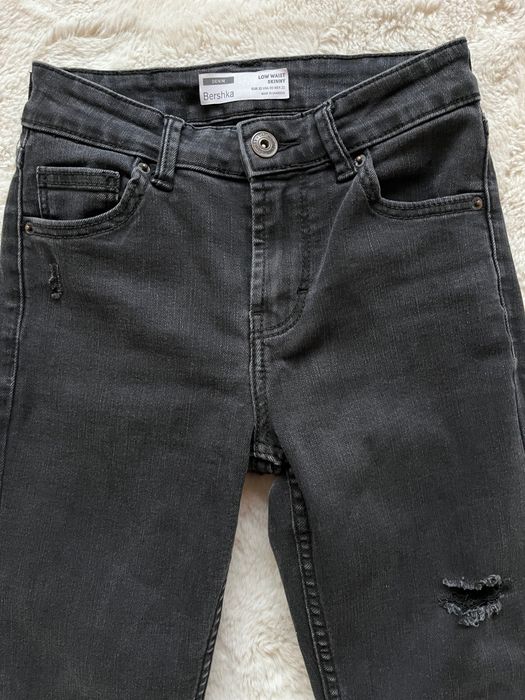 Bershka skinny xxs/xs накъсани дънки