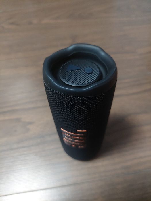 Vând boxă JBL Flip 6