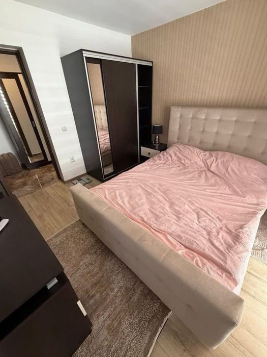 ÎNCHIRIEZ APARTAMENT ÎN BLOC NOU – ULTRACENTRAL cu loc de parcare gratuit inclus